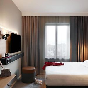 Moxy Lookout Queen room